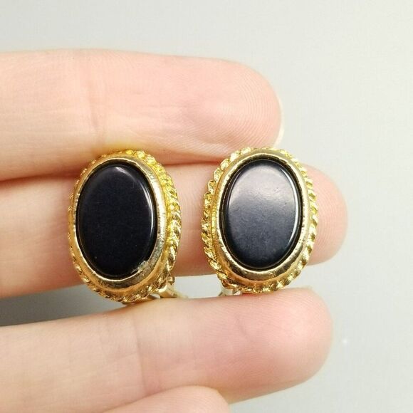 Vintage Black and Gold Tone Oval Clip On Earrings, Unsigned, Retro Estate - Picture 2 of 6